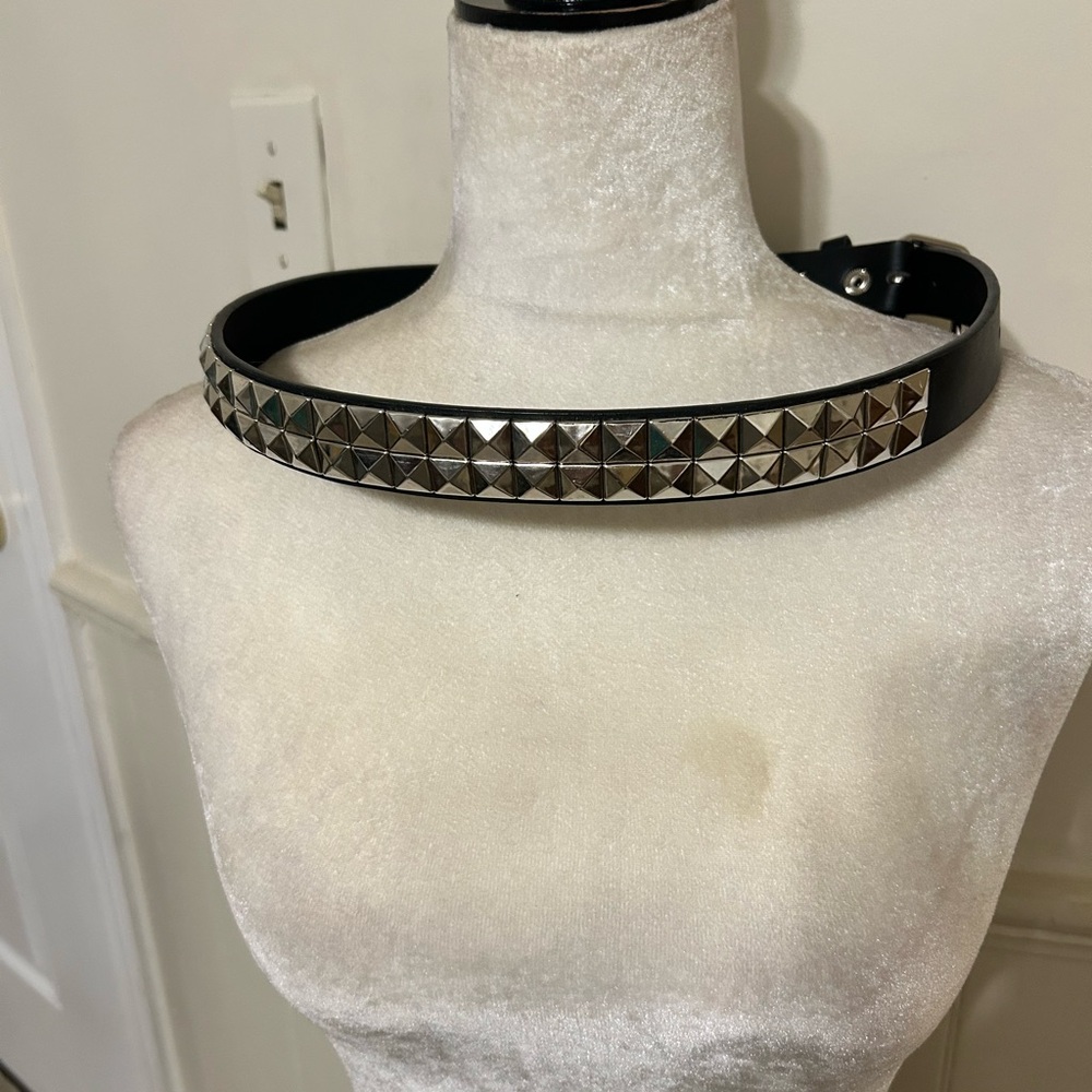 New Double Row Silver Pyramid Studded Leather Belt/Black/Size M (33”)
